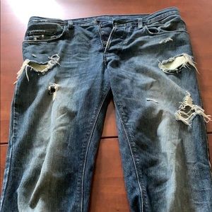 KSUBI ‘Trashed’ Heavily distressed blue jeans!